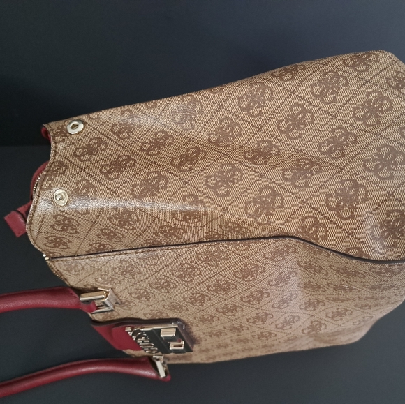 Guess Handbag - Picture 9 of 15